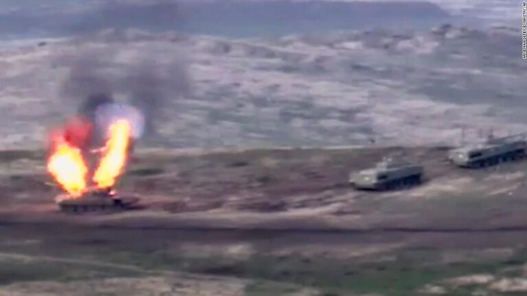 Azerbaiyán y Armenia reanudan combates tras un corto alto al fuego