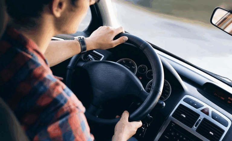 Aplicaciones de transporte lanzan códigos con descuentos para ir a votar