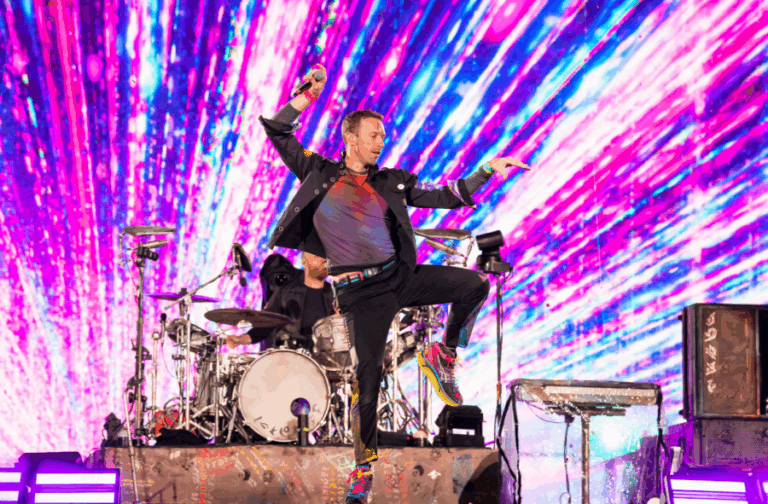 Música, luces y mucha emoción: Las postales que dejó el primer concierto de Coldplay en Chile