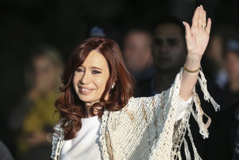 Cristina Fernández reapareció en público tras atentado en su contra: 