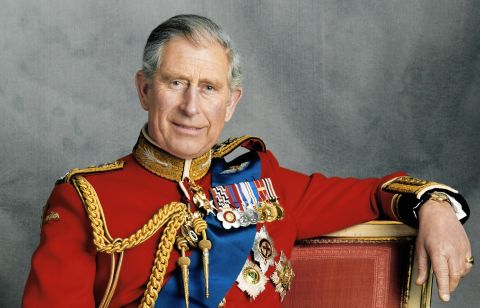 El Palacio de Buckingham revela el nuevo monograma del rey Carlos III