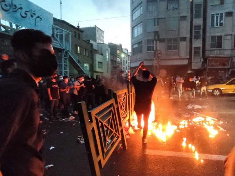 Irán restringirá el acceso a Internet hasta que terminen las protestas de mujeres por la muerte de Mahsa Amini