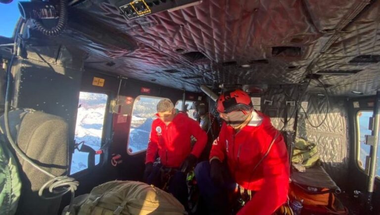 Rescatan con vida a uno de los tres militares perdidos en el volcán Puntiagudo