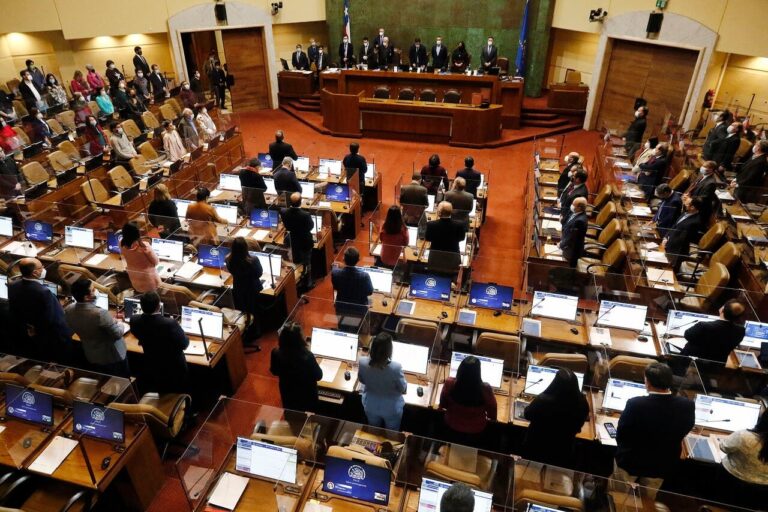 Republicanos se oponen a minuto de silencio por víctimas del estallido: 