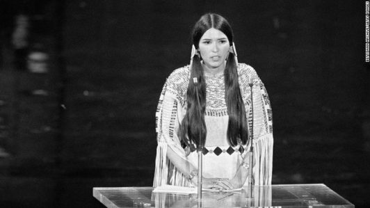 Sacheen Littlefeather, activista y actriz nativa americana, falleció a los 75 años