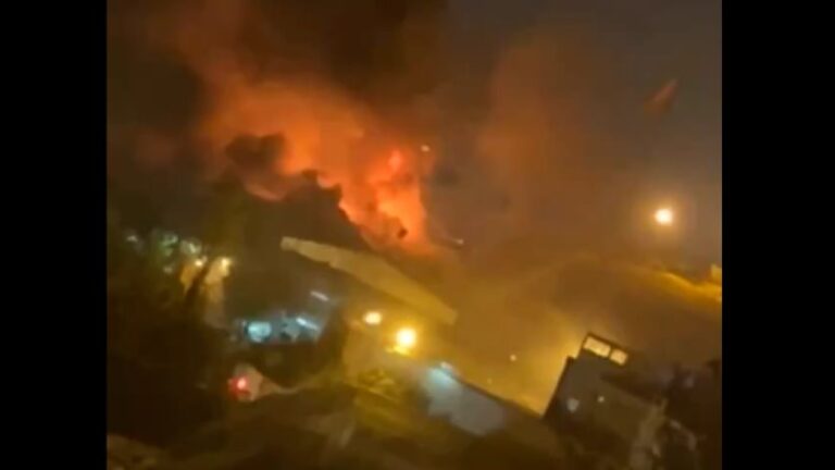 Al menos ocho heridos en incendio tras conflictos en la mayor prisión de Teherán en Irán, según autoridades
