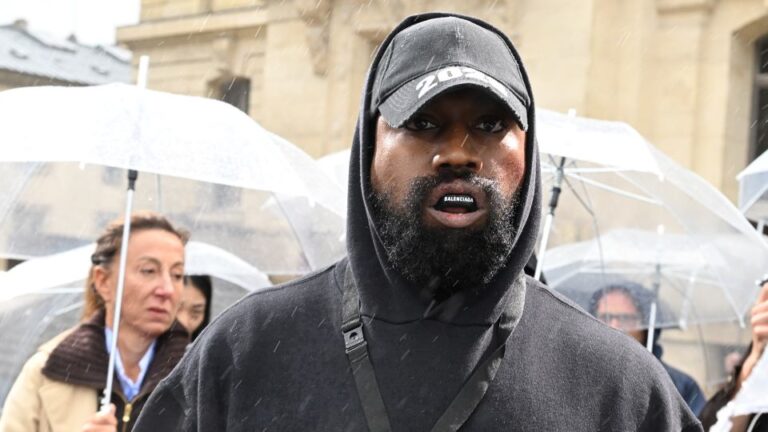 Familia de George Floyd evalúa acciones legales contra Kanye West