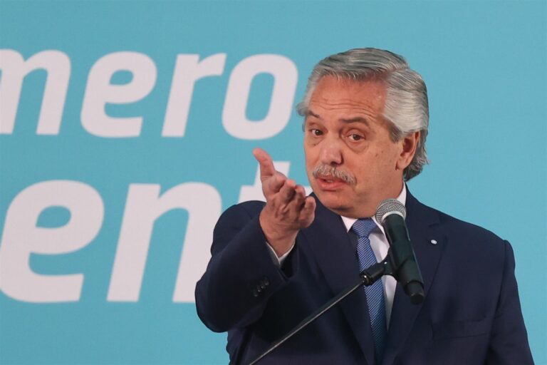 Argentina: Alberto Fernández solicita investigación a grupo que amenazó a Cristina Fernández