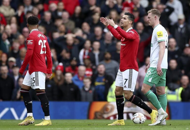 Manchester United aparta a Cristiano Ronaldo tras marcharse a camarines en pleno partido