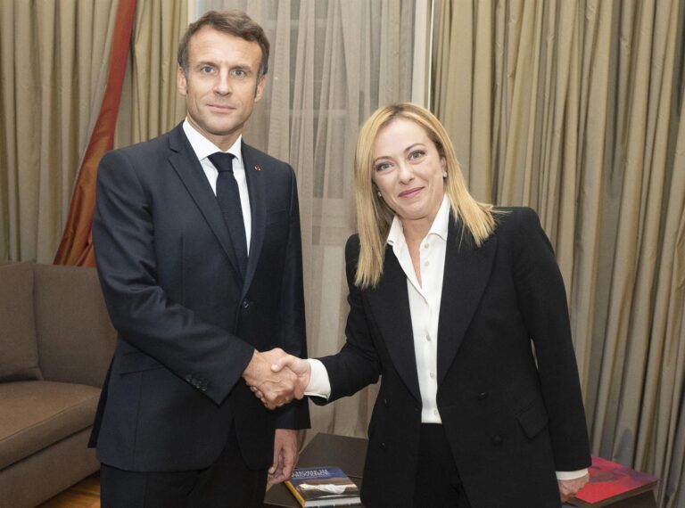 Meloni y Macron concretan su primera reunión y abogan por colaborar ante 