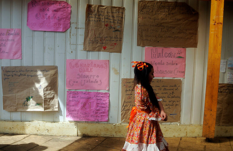 Tras 12 años en containers: Autoridades confirman que Conaf cedió terreno para Colegio de Juan Fernández