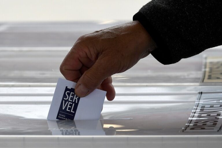 Voto obligatorio avanza tras ser aprobado por la Comisión de Constitución