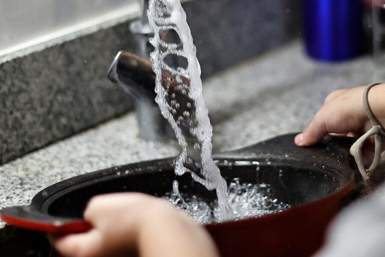 Corte de agua: En qué comunas, a qué hora empieza y cuáles son los puntos de abastecimiento