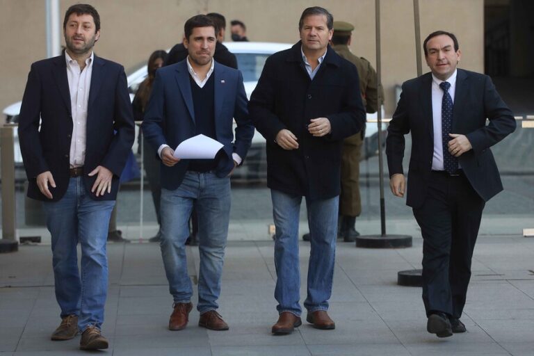 Parlamentarios UDI presentan proyecto para permitir acusar constitucionalmente a embajadores