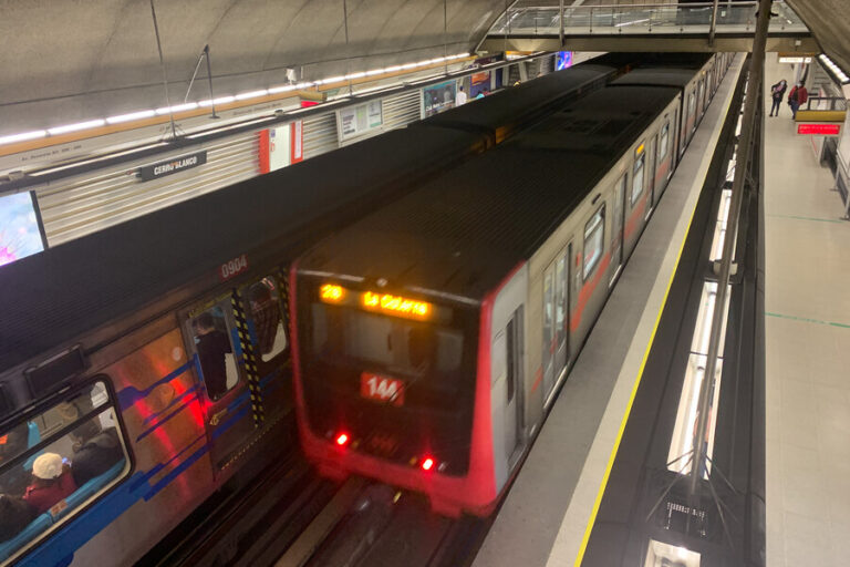 Martes: Revisa cómo funcionará el transporte público en la RM por el aniversario del estallido social