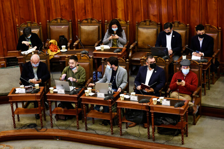 125 miembros, paridad y escaños indígenas: Oficialismo y DC presentan propuesta de órgano para nuevo proceso constituyente