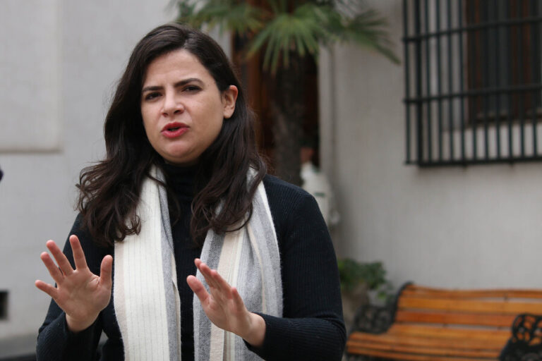 Oposición critica anuncio de la ministra de la Mujer: 