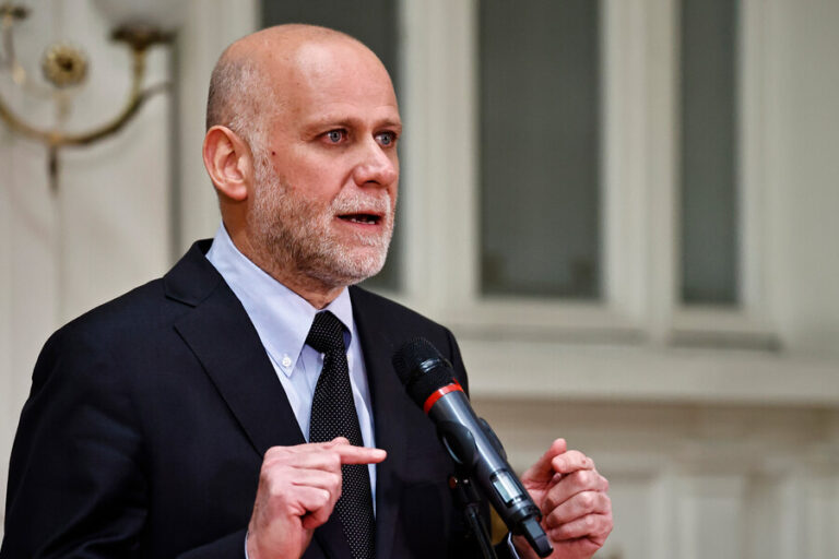 Elizalde responde a Jadue ante críticas a Boric: 