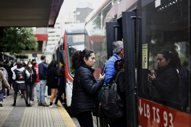 RED Bus adelanta hora punta debido a corte de agua en 8 comunas de la RM