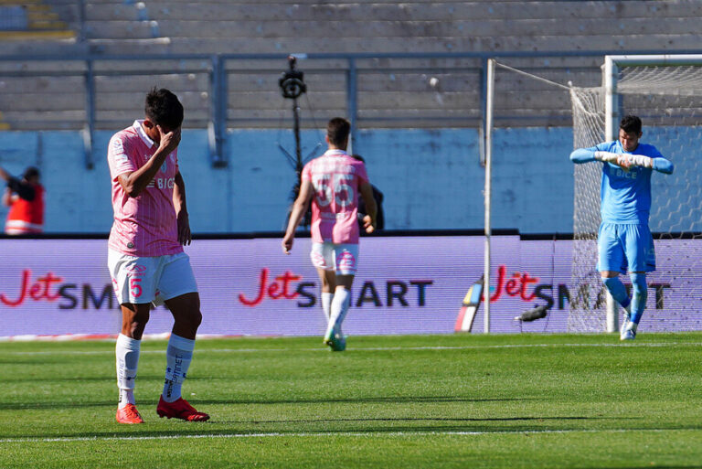 Duro revés cruzado: Ñublense salvó el partido y logró empatar por 2-2 a Universidad Católica