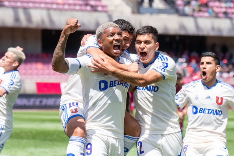 La U consigue el triunfo ante Deportes La Serena con un heroico Junior Fernandes