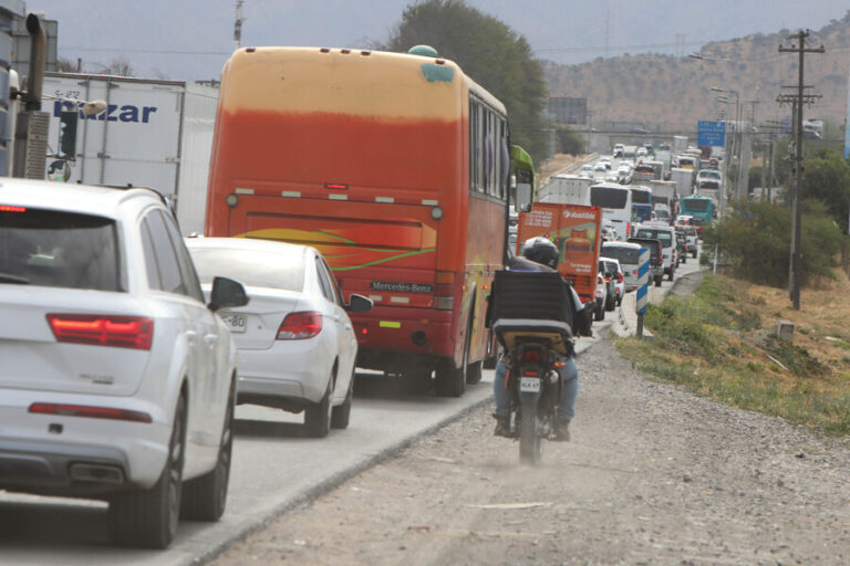 435 mil vehículos han dejado la Región Metropolitana durante este fin de semana largo