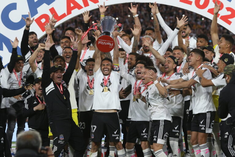 Colo Colo festeja su título en casa con un triunfazo ante O'Higgins