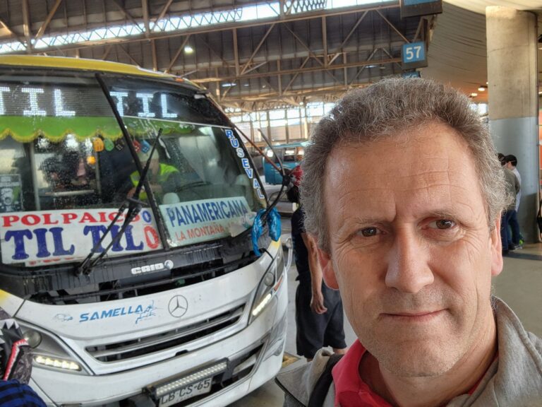 Ministro Muñoz viajó a Tiltil en micro para detectar falencias y oportunidades del servicio: “Demoré 2 horas”