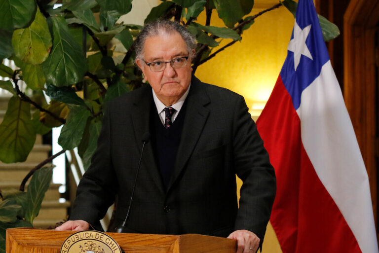 Huenchumilla dice que Rincón y Walker “se rebelaron ante la DC y fueron estandartes de la derecha en el Rechazo”