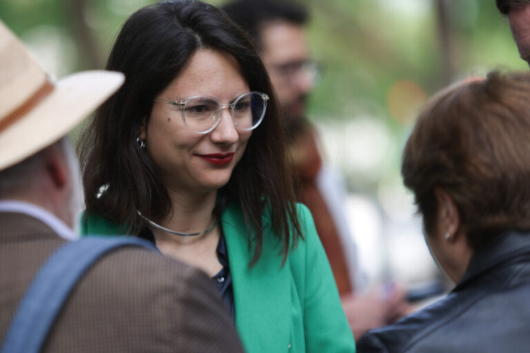 Hassler por multa a pub: 