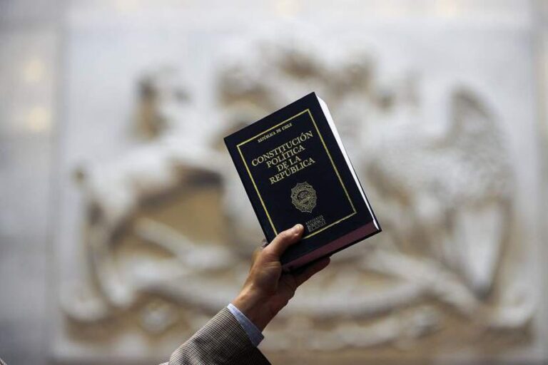 Data Influye: 57% cree que no deben existir cupos reservados para grupos o minorías en una eventual nueva CC