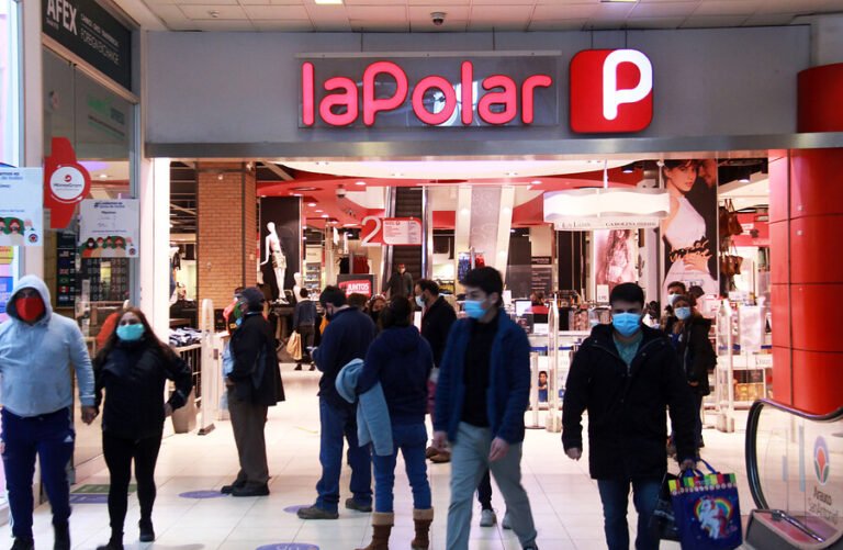 Sernac cita declarar a ejecutivos de La Polar por eventual venta de productos falsificados