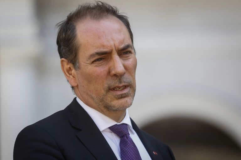 De Grange reitera condena por dichos de Valenzuela: “Lo razonable es que renuncie al directorio de Metro”