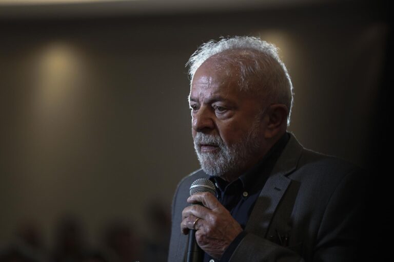 Elecciones en Brasil: Lula dice que el país elegirá el domingo entre “restablecer la democracia” o 