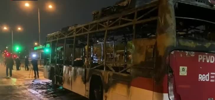 Sujeto que viajaba en bus del Transantiago lo quemó en Pedro Aguirre Cerda