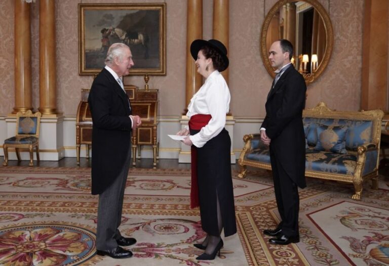 Embajadora de Chile en Reino Unido presentó sus cartas credenciales al Rey Carlos III: 