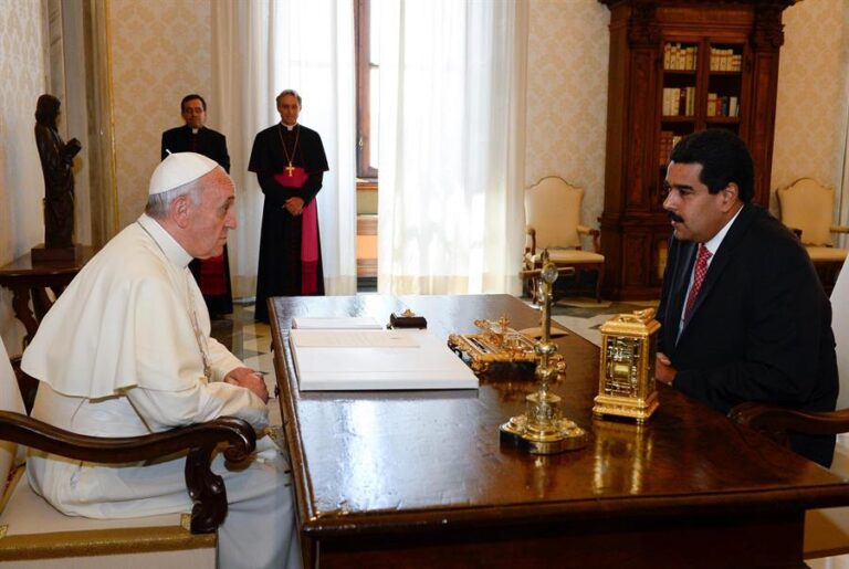 Maduro envió un mensaje al papa y le aseguró que seguirá sus consejos: 