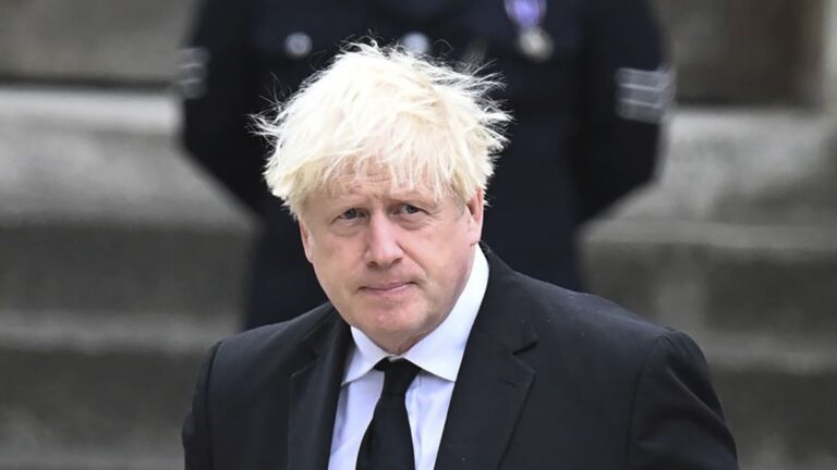Boris Johnson anunció que no participará en la carrera por el liderazgo 
