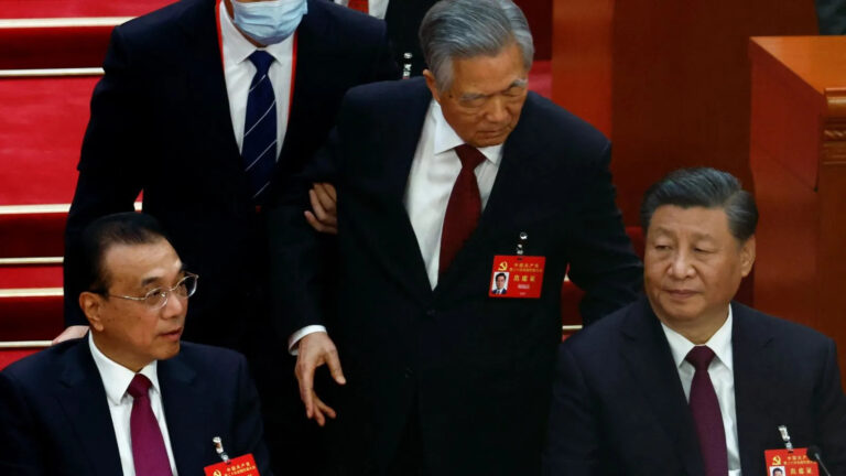 Hu Jintao abandonó inesperadamente sala donde se desarrollaba el Congreso del Partido Comunista Chino