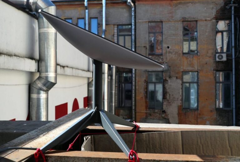 La administración de Biden recurriría al Internet satelital de Musk para Irán