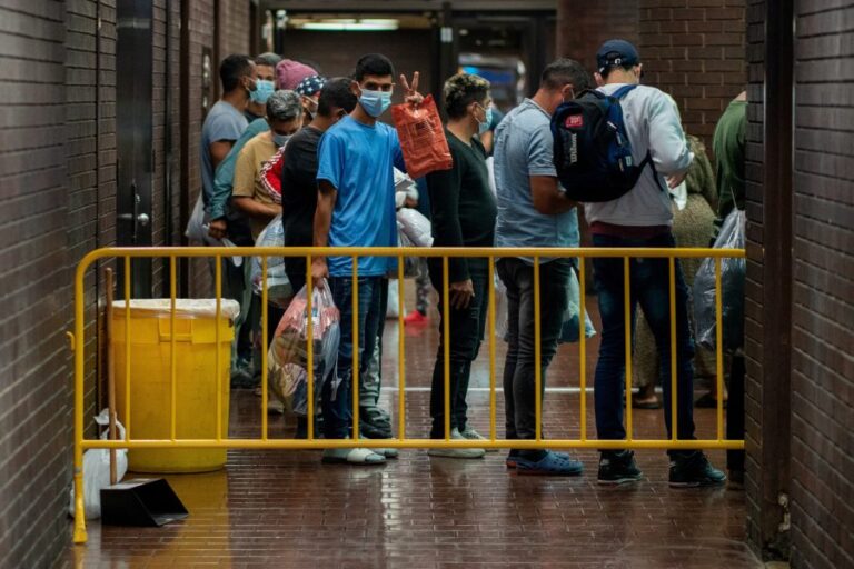 Nueva York en estado de emergencia por la gran cantidad de migrantes que buscan asilo