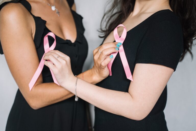 Mes de sensibilización del Cáncer de Mama: Los consejos para prevenir y detectar esta enfermedad