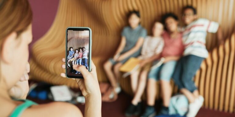 Casi 100 jóvenes estuvieron sin celular por una semana y esto fue lo que pasó