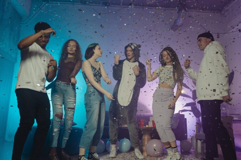 Jóvenes y la búsqueda de identidad: ¿Cómo podemos lograr una vida sin estereotipos?