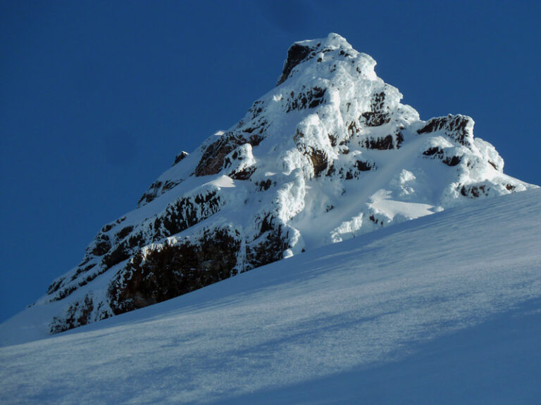Encuentran sin vida a dos de los militares extraviados en el Volcán Puntiagudo