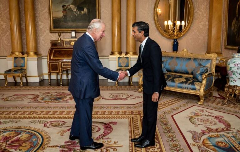 Rishi Sunak se convirtió oficialmente en el primer ministro de Reino Unido tras reunión con el Rey Carlos III