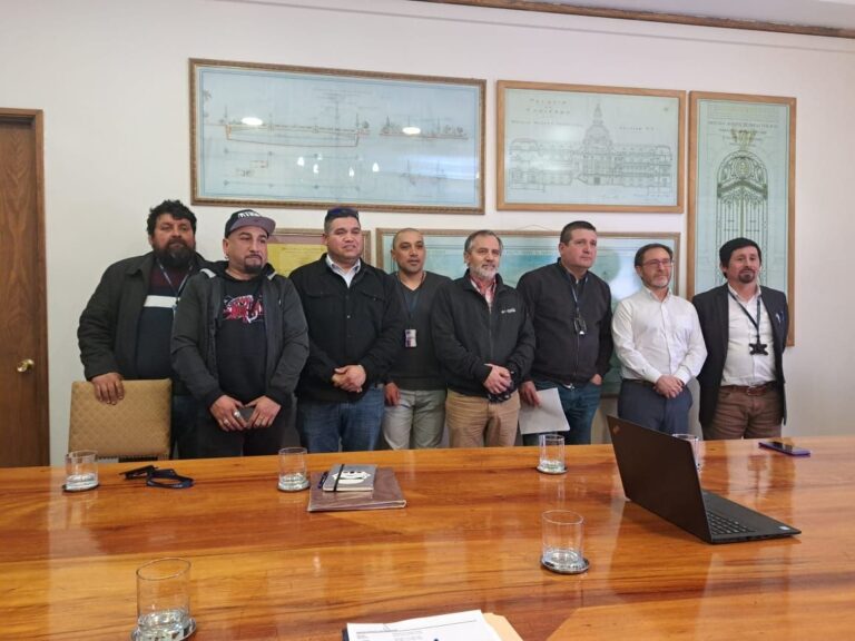 Trabajadores del Puente Chacao se reunieron con ministro de Obras Públicas para abordar denuncias por abusos laborales