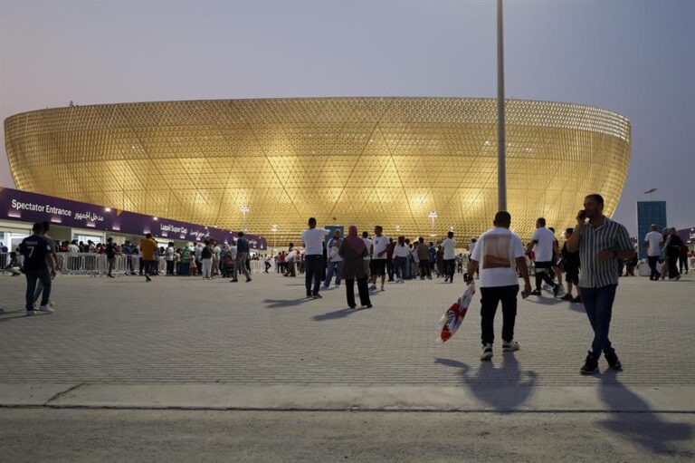 Trabajadores que ayudaron a construir el Mundial de Qatar ahora luchan por sobrevivir: 