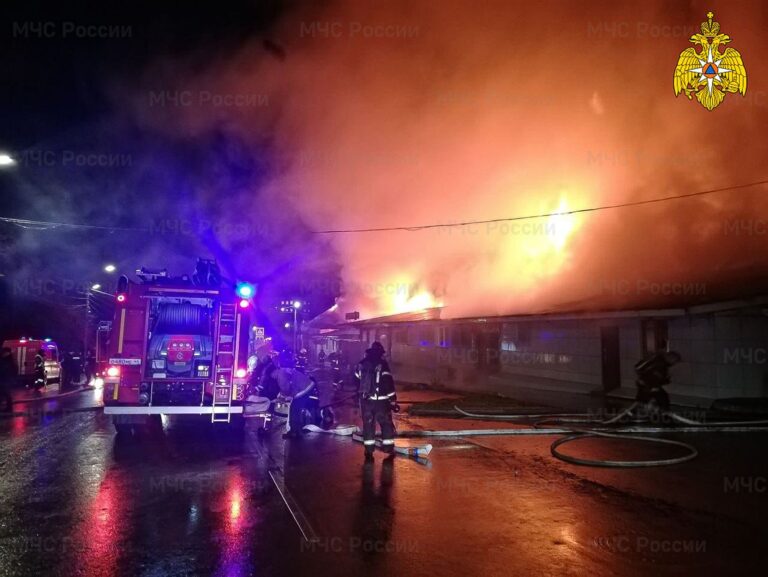 Al menos 15 personas muertas tras incendio en una cafetería en Rusia