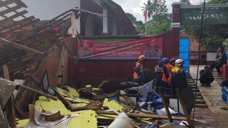 Aumentan a 162 las víctimas del terremoto magnitud 5,6 en Indonesia